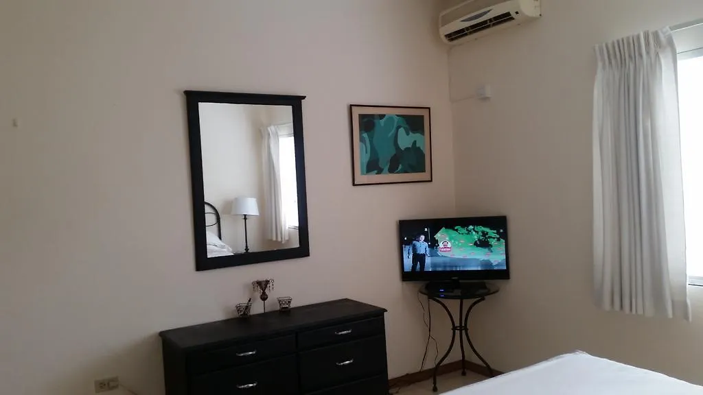 Crystal Towers Hotel Kingston 0*,  Jamaica